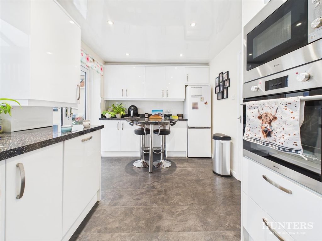 Property photo 3 of 15 Cam03792G0-Pr0356-Still004.Jpg