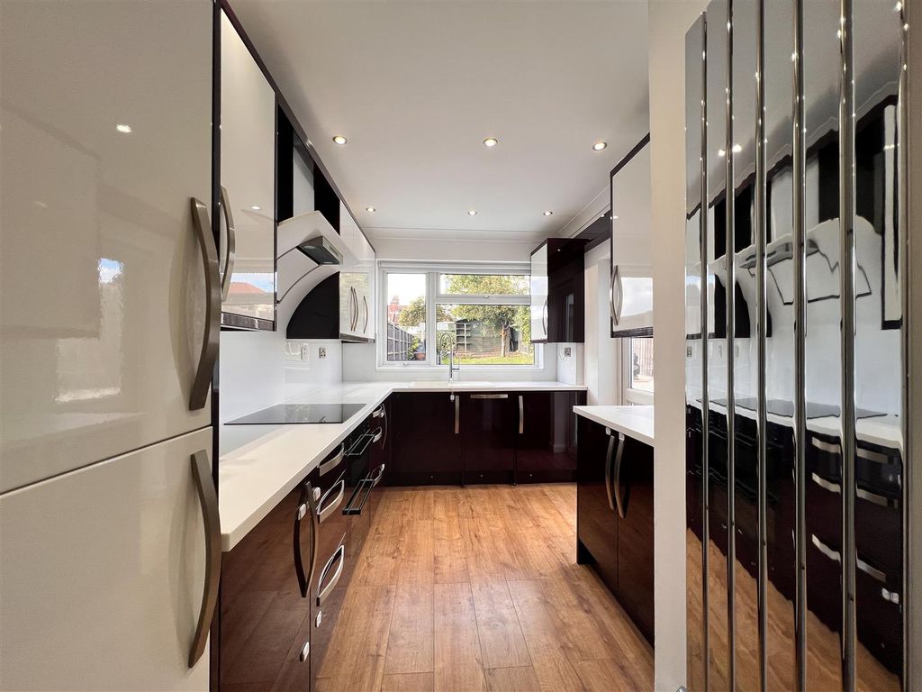 Property photo 2 of 18 Kitchen/Diner