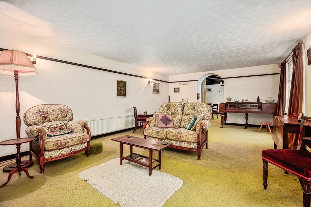 Property photo 3 of 19 Photo