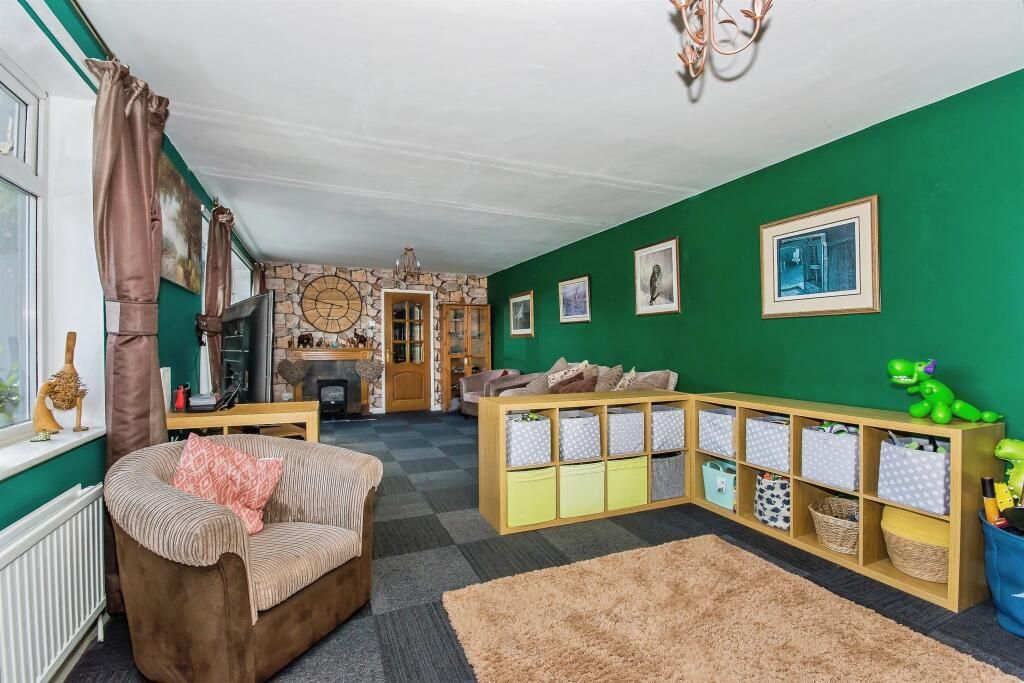 Property photo 3 of 33