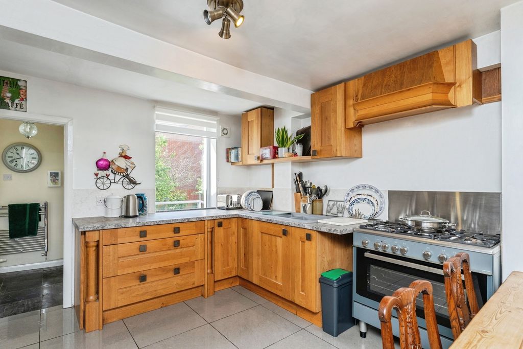 Property photo 2 of 46 Pbox-Img.Jpg