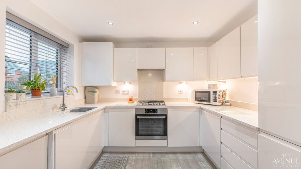 Property photo 3 of 37 4707984