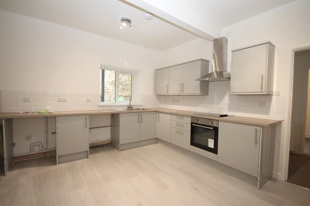 Property photo 2 of 8 Kitchen.Jpg