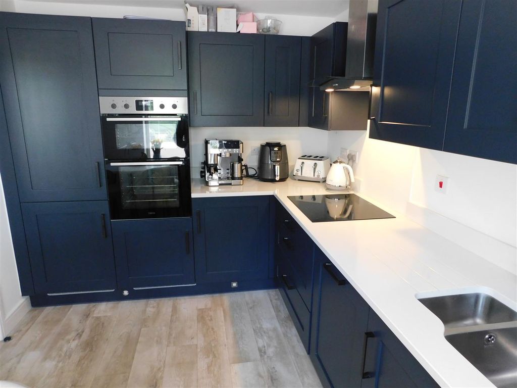 Property photo 3 of 11 Breakfast Kitchen