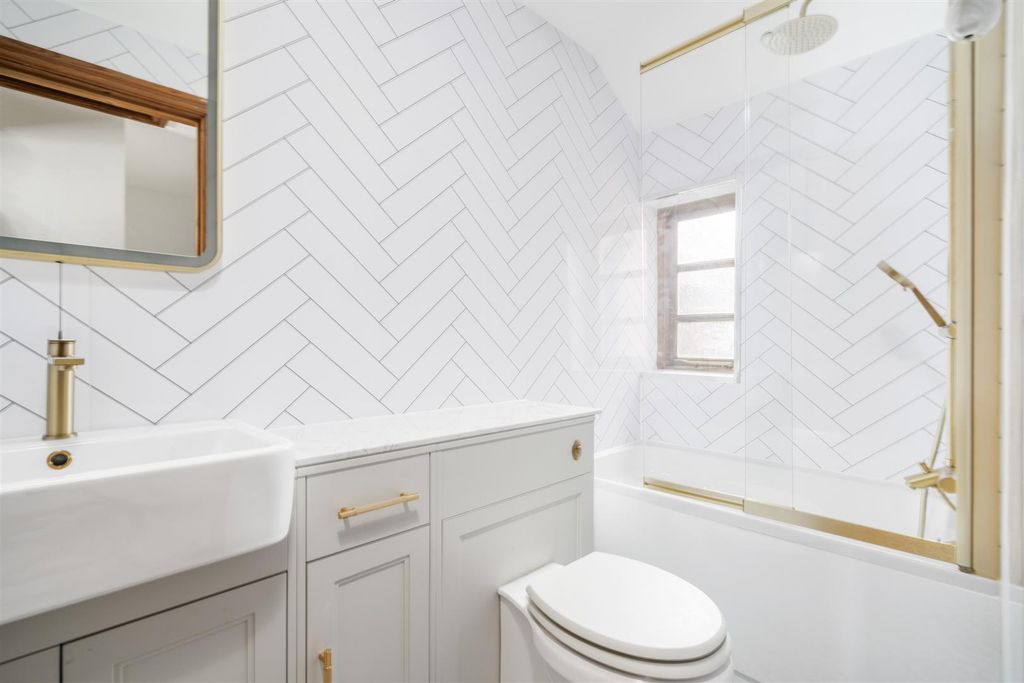 Property photo 1 of 12 166 High Street_10.Jpg