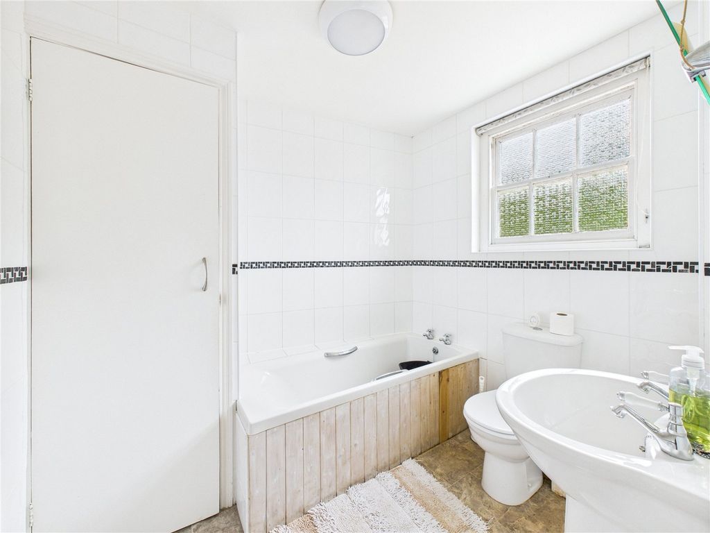 Additional image 6 of 5 bed flat for saleThoroughfare, Halesworth, Suffolk IP19