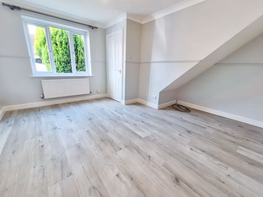 Property photo 2 of 18 Lounge