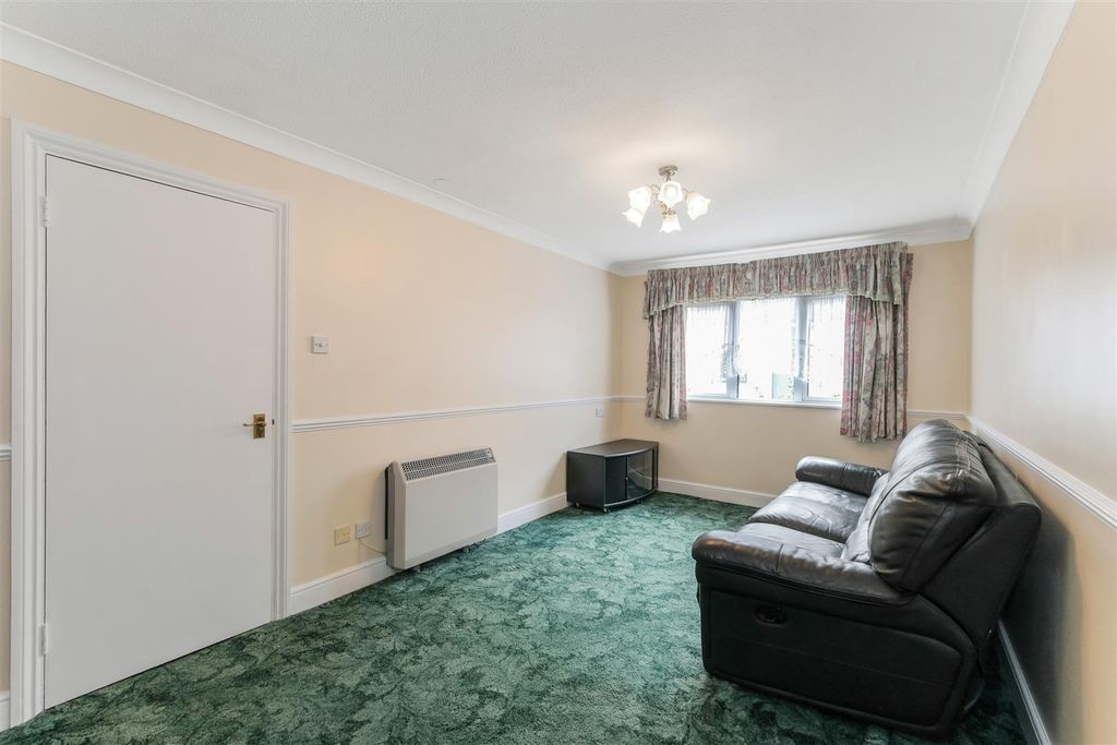 Property photo 2 of 16 Ellen Court-9.Jpg