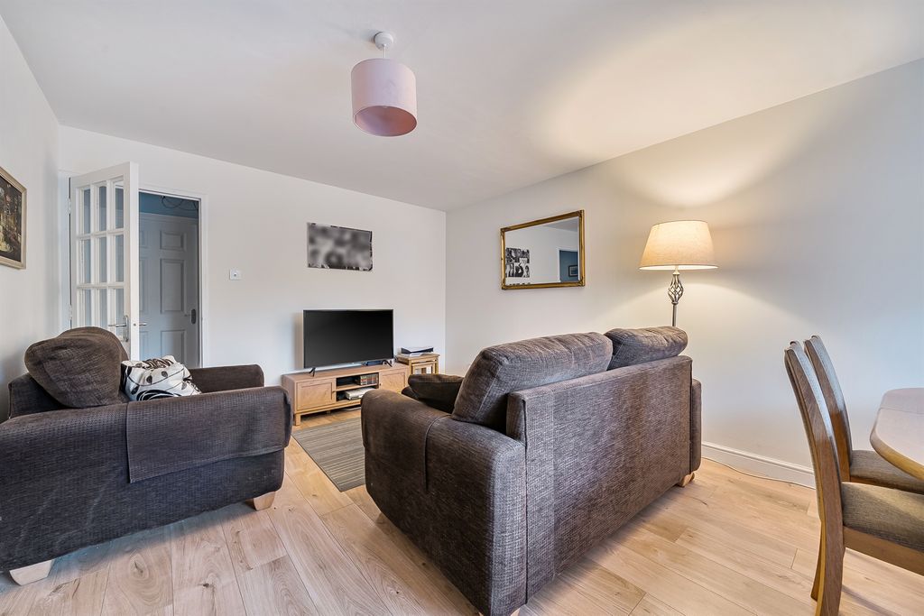 Property photo 3 of 11