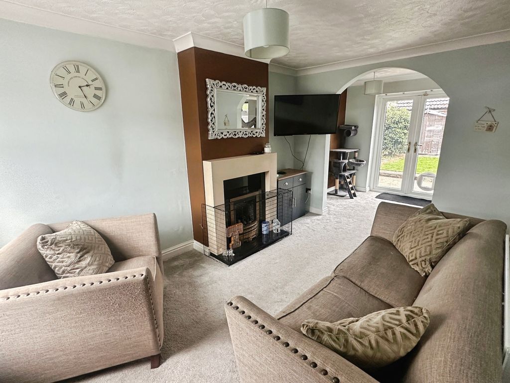 Property photo 2 of 13 Lounge