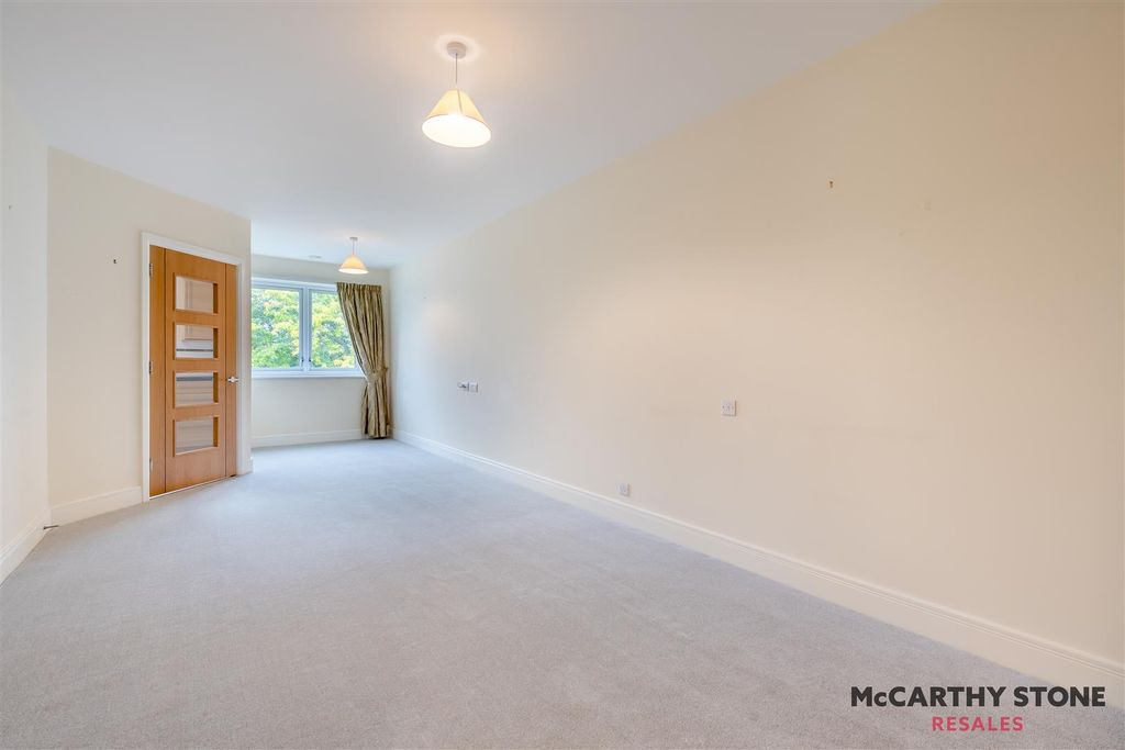 Property photo 3 of 20 8618395-Interior01.Jpg