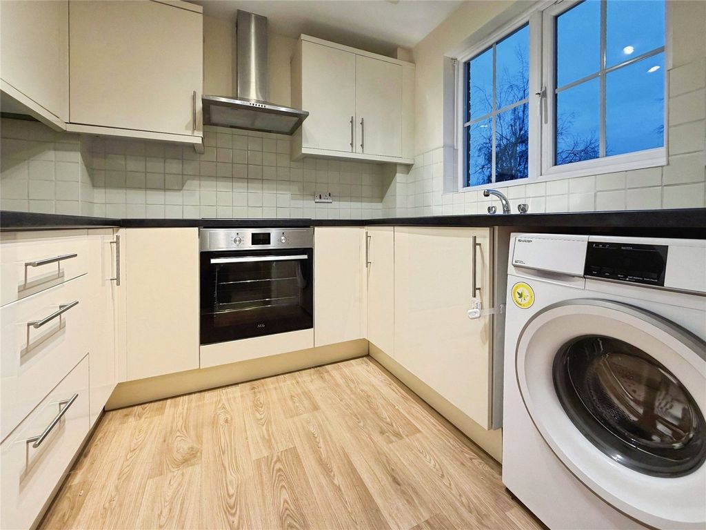 Property photo 3 of 11 Picture No. 12