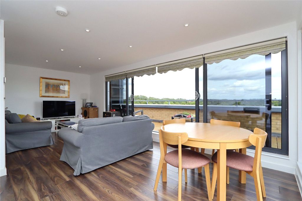 Property photo 3 of 18 Picture No. 09