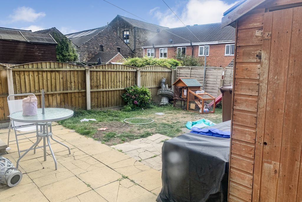 Property photo 2 of 20 15 Guildford Street, Ossett, West Yorkshire, Wf5 8Ll