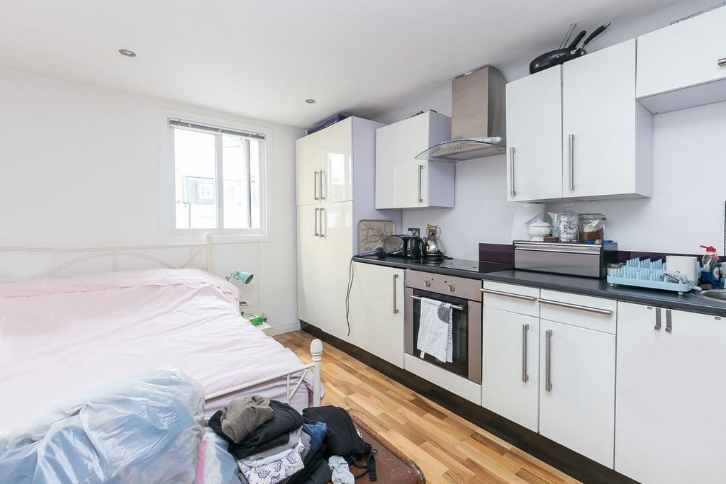 Property photo 2 of 3