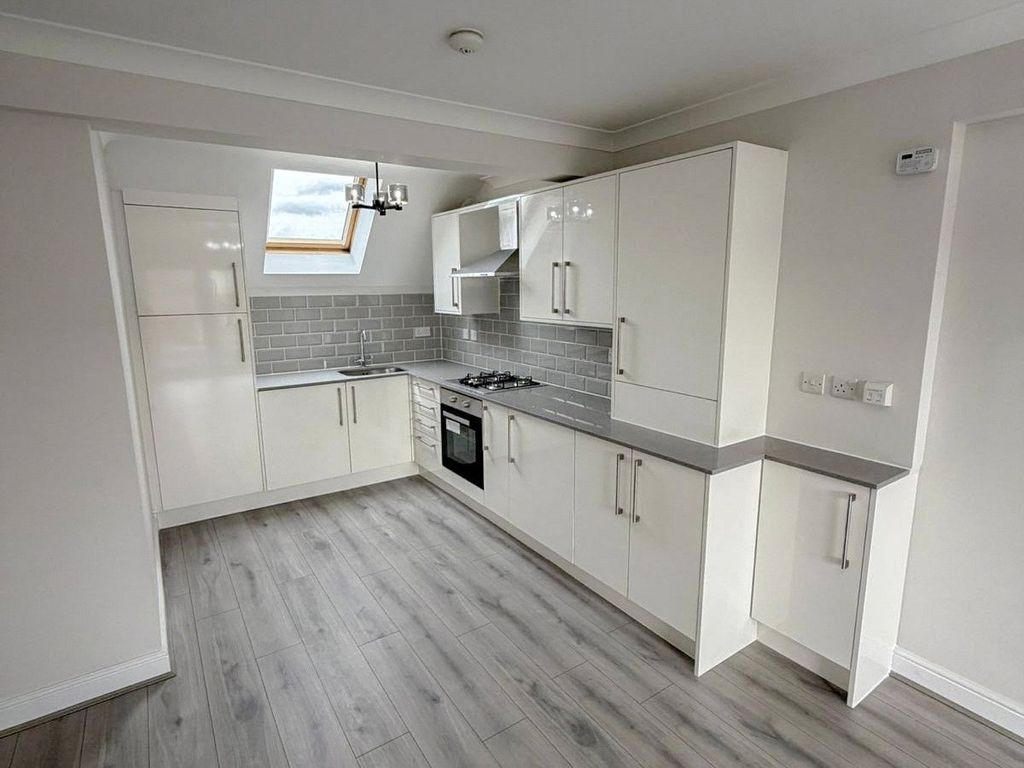 Property photo 3 of 6 Kitchen