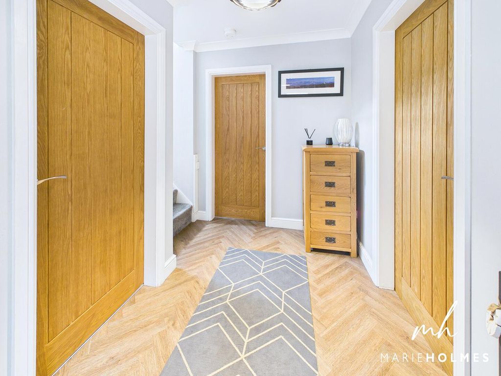 Property photo 2 of 27 Hallway