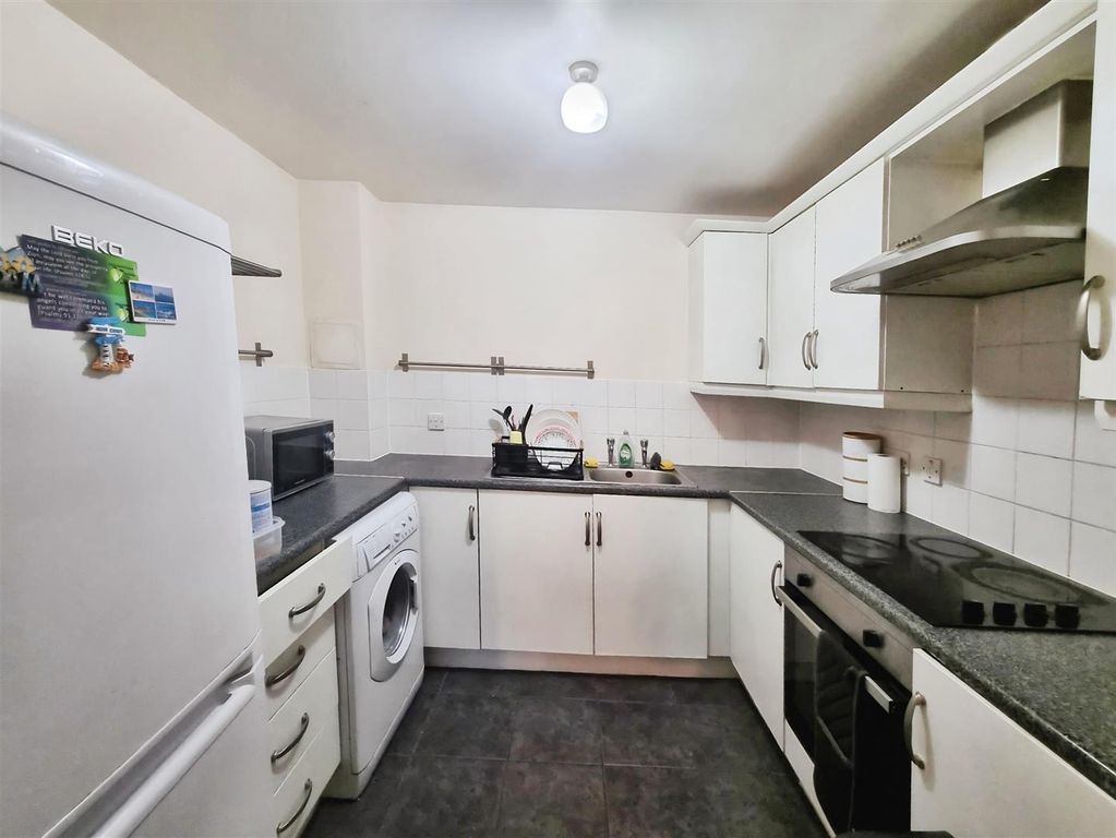 Property photo 2 of 11 Kitchen