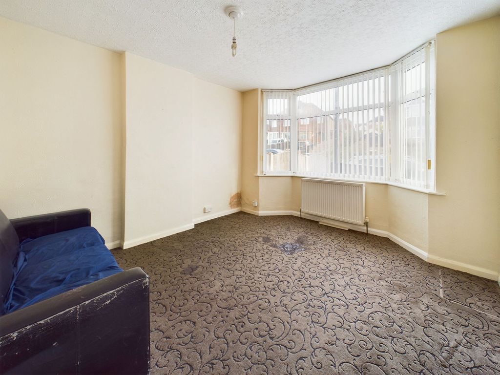 Property photo 3 of 12 Lounge