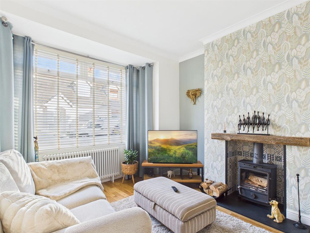 Property photo 3 of 17 Cam02295G0-Pr0347-Still002.Jpg