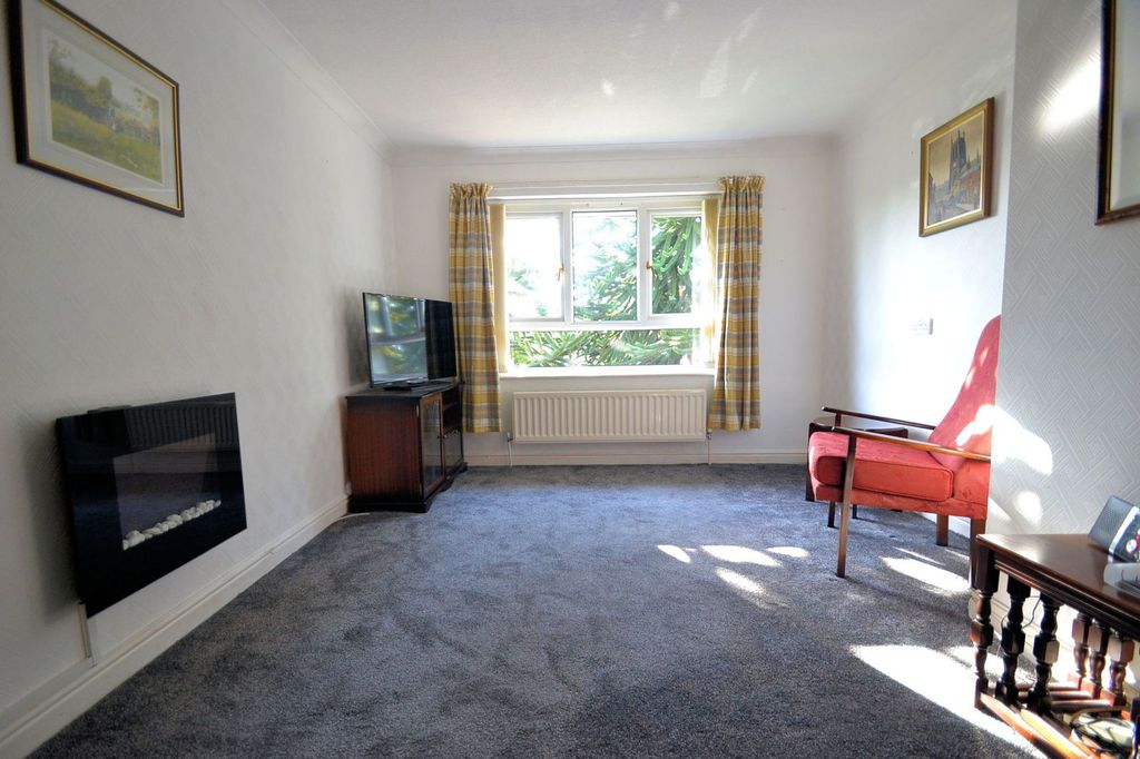 Property photo 2 of 8