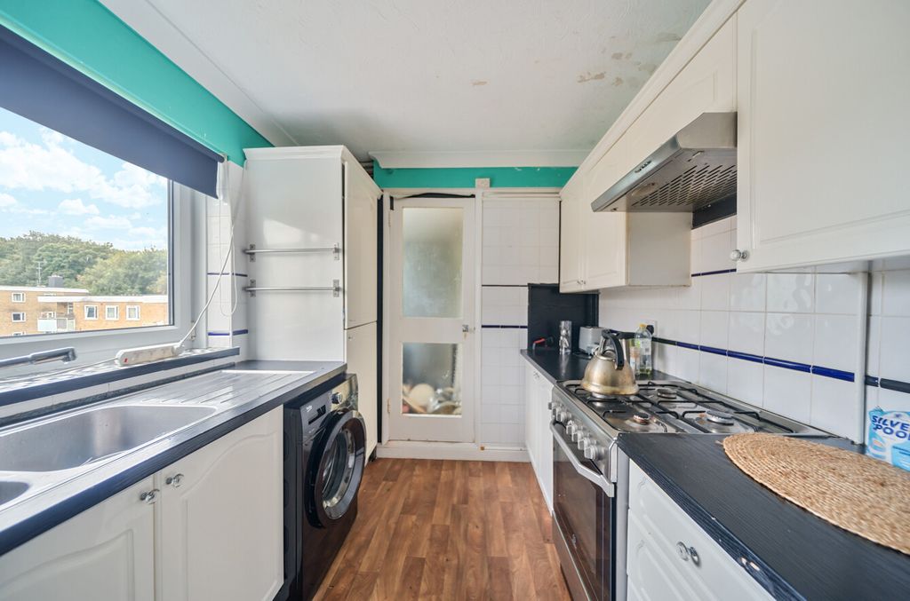 Property photo 3 of 10 1324769-15-687F6E...