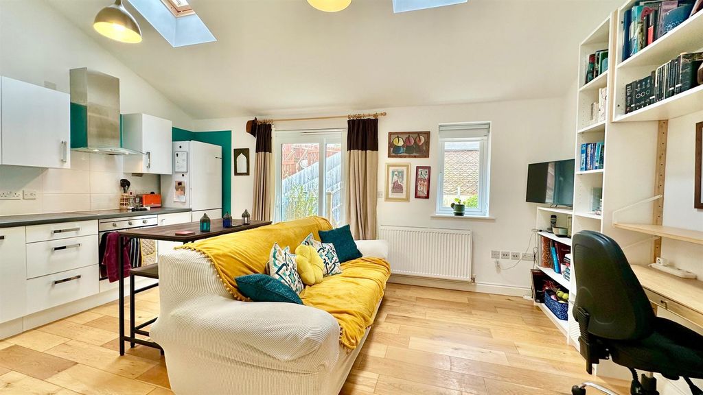 Property photo 1 of 24