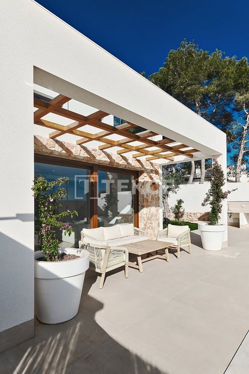 Property photo 3 of 27