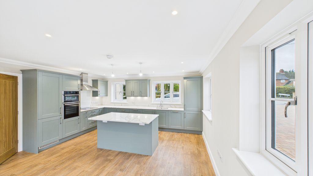 Property photo 2 of 13