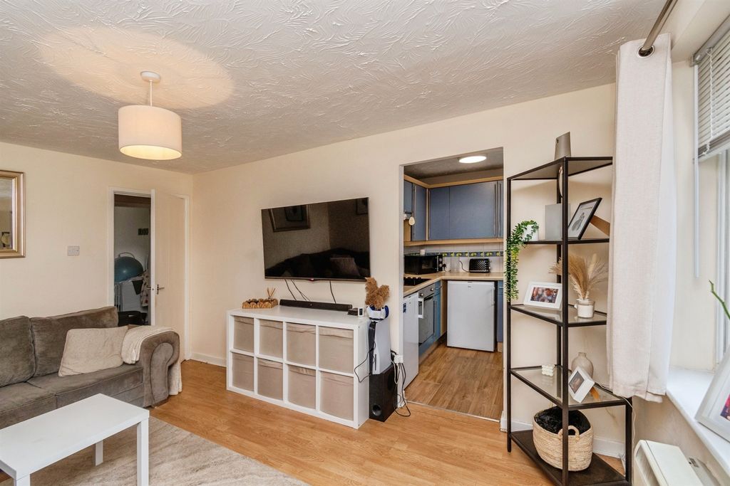 Property photo 3 of 12