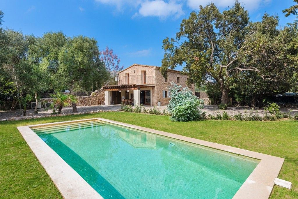 Property photo 1 of 17 Pool (3)