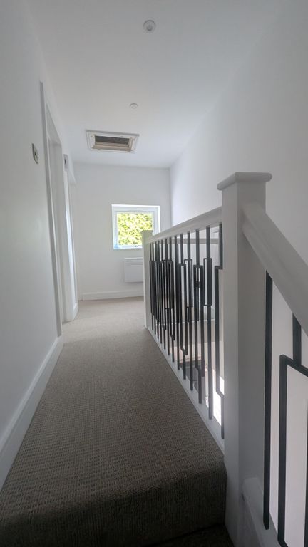 Property photo 2 of 5 Hallway