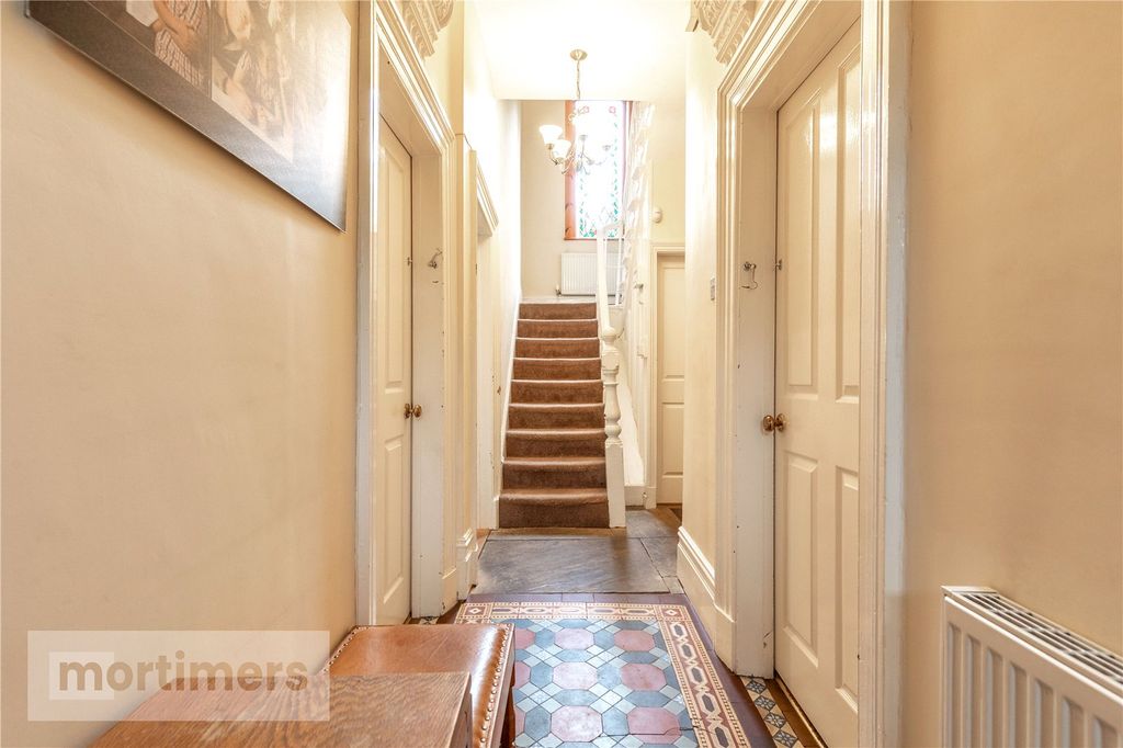 Property photo 3 of 33 Entrance Vestibule