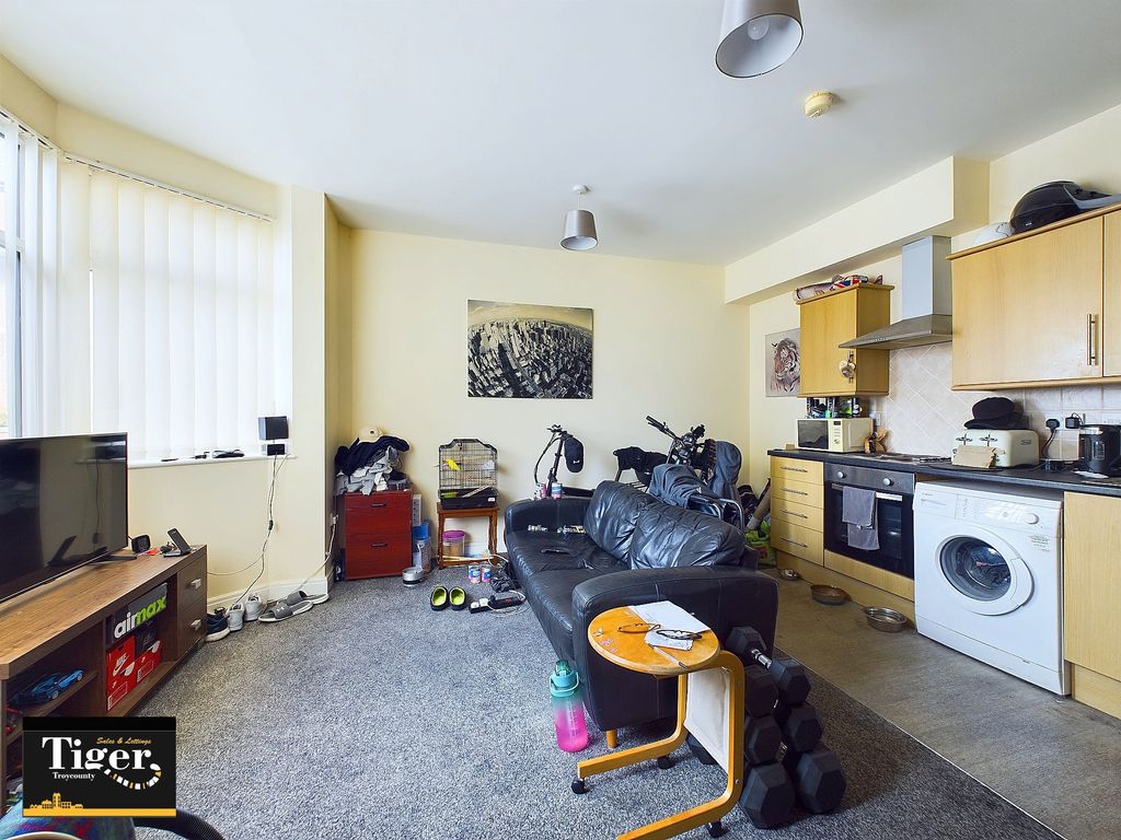 Property photo 2 of 8 Cam03440G0-Pr0172-Still001