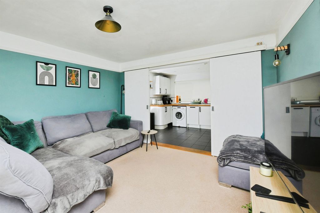 Property photo 2 of 22