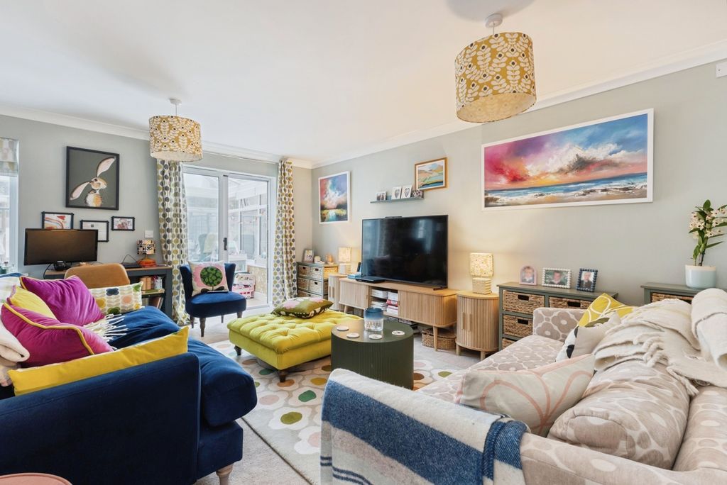 Property photo 2 of 17 Photo