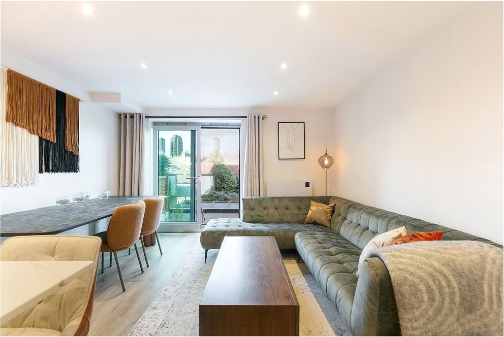 Property photo 2 of 21 Picture No. 17