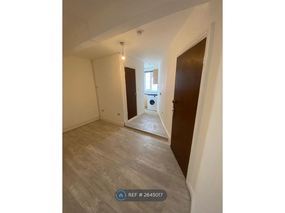 Property photo 3 of 11 Sitting Area