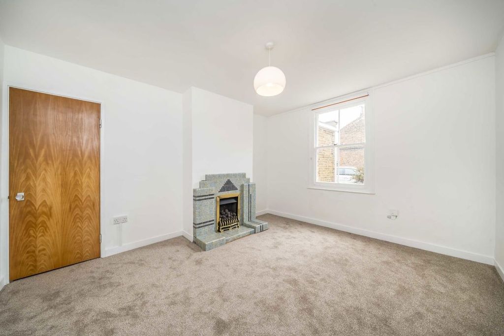 Property photo 2 of 7