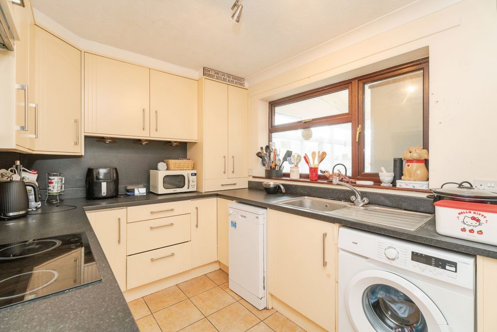 Property photo 3 of 17 Photo