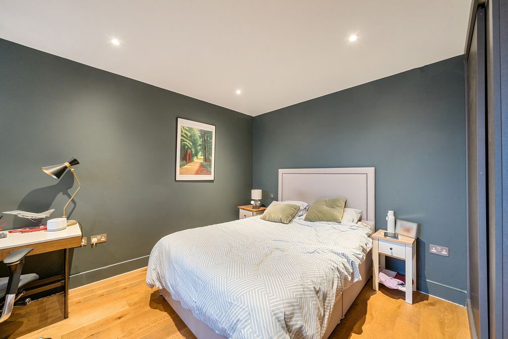 Property photo 3 of 17 Bedroom