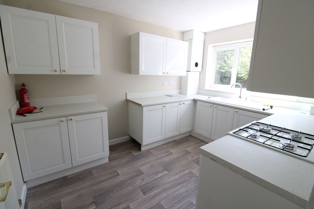 Property photo 3 of 11 Kitchen 1
