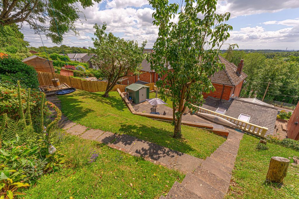 Property photo 2 of 43