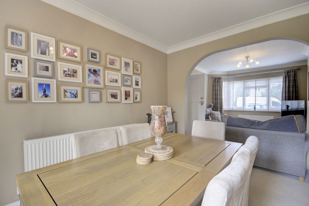 Property photo 3 of 18 Dining 4
