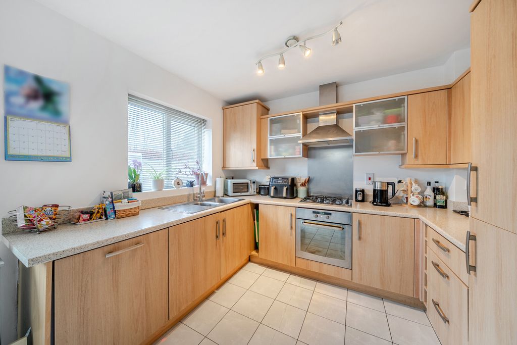 Property photo 3 of 16 1403590-17-697c84...