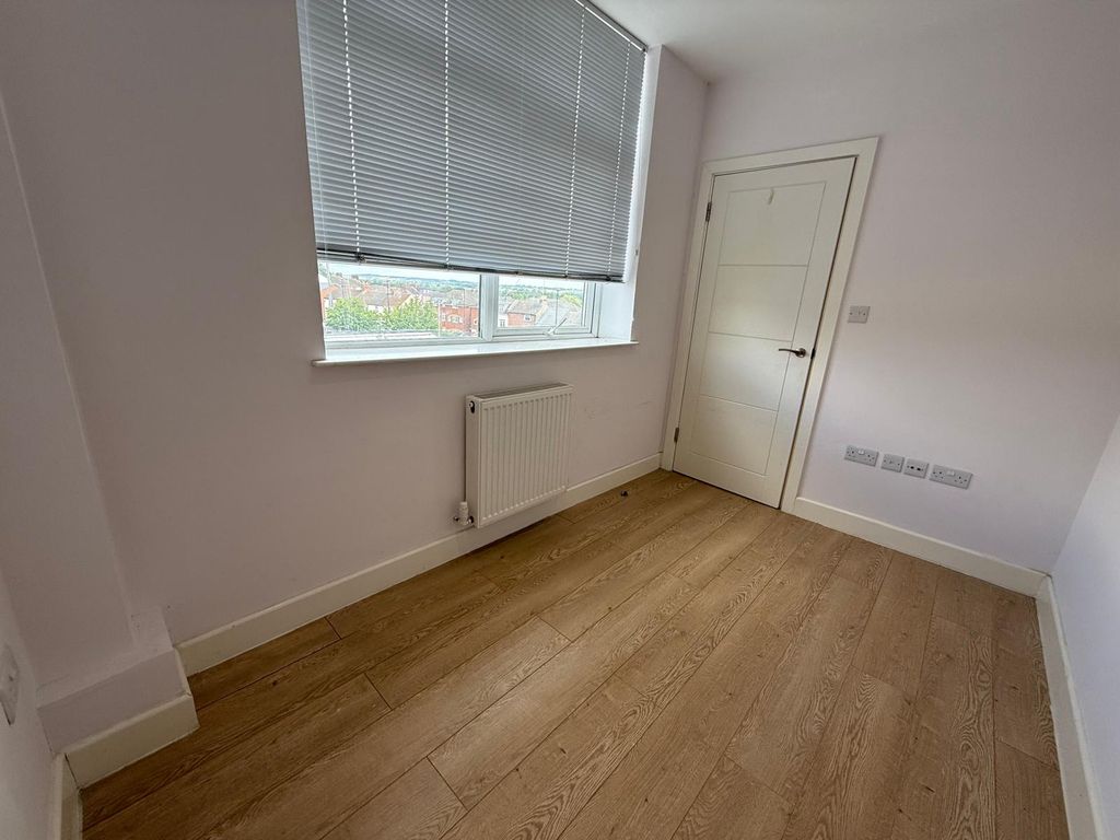 Property photo 2 of 5 Bedroom