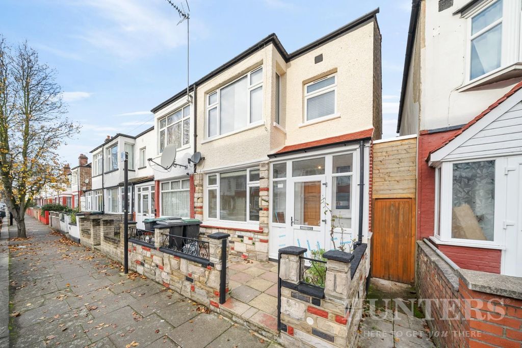 Property photo 1 of 12 Flat 37, Higham Road N17 6Nq-12.Jpg