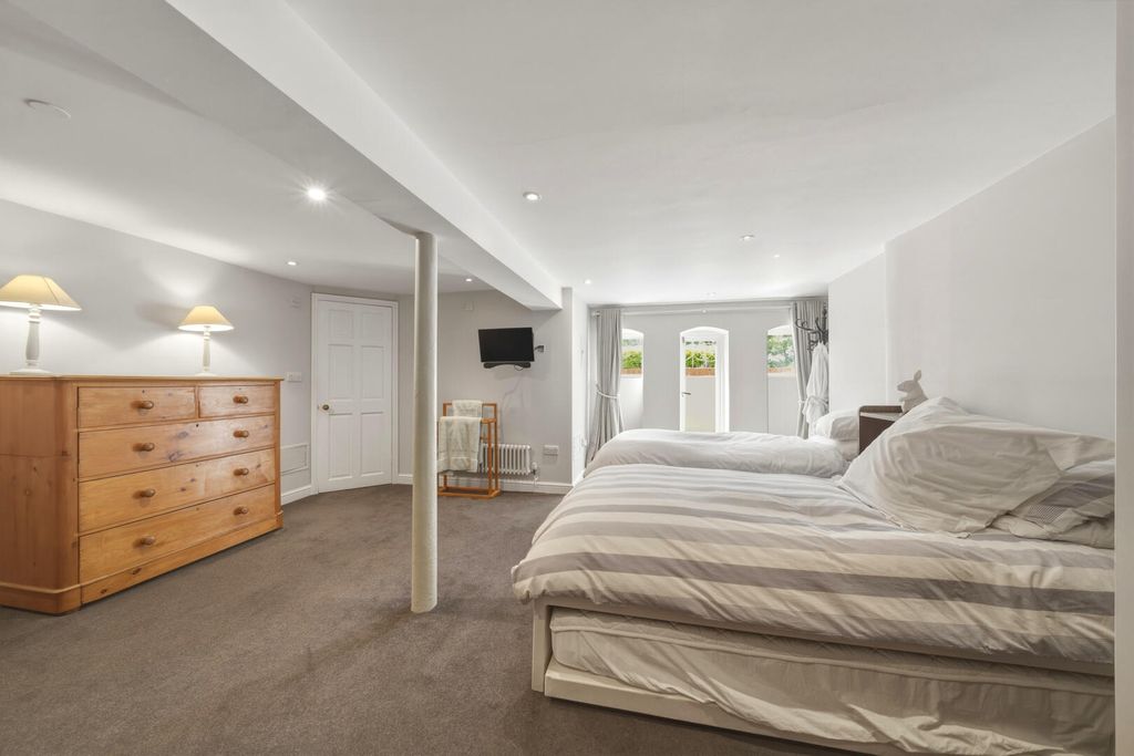 Additional image 18 of 4 bed flat for saleNewcastle Drive, The Park NG7