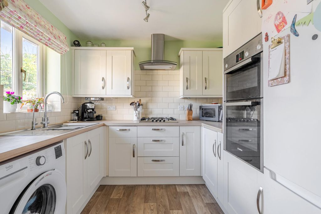 Property photo 2 of 19 Kitchen