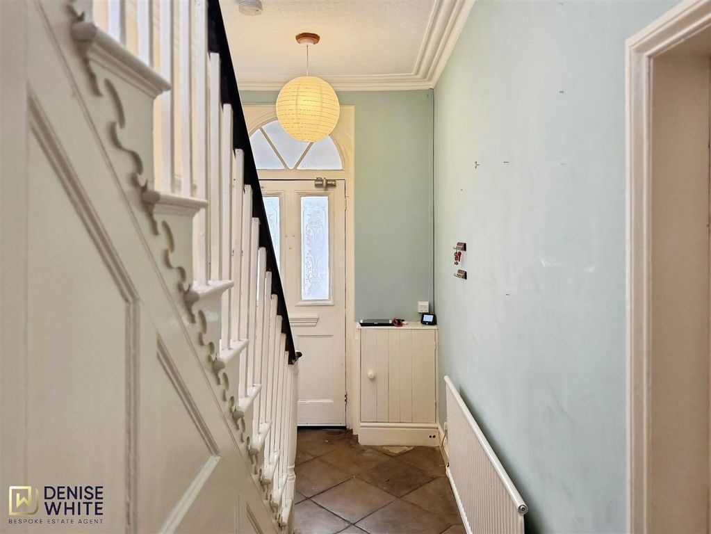 Property photo 3 of 37 Entrance Hallway